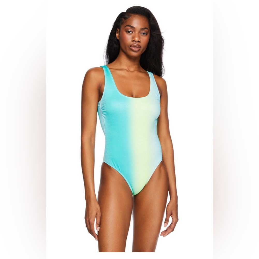 New No Boundaries Shimmer Ombre One Piece Scoop Back Swimsuit - Medium